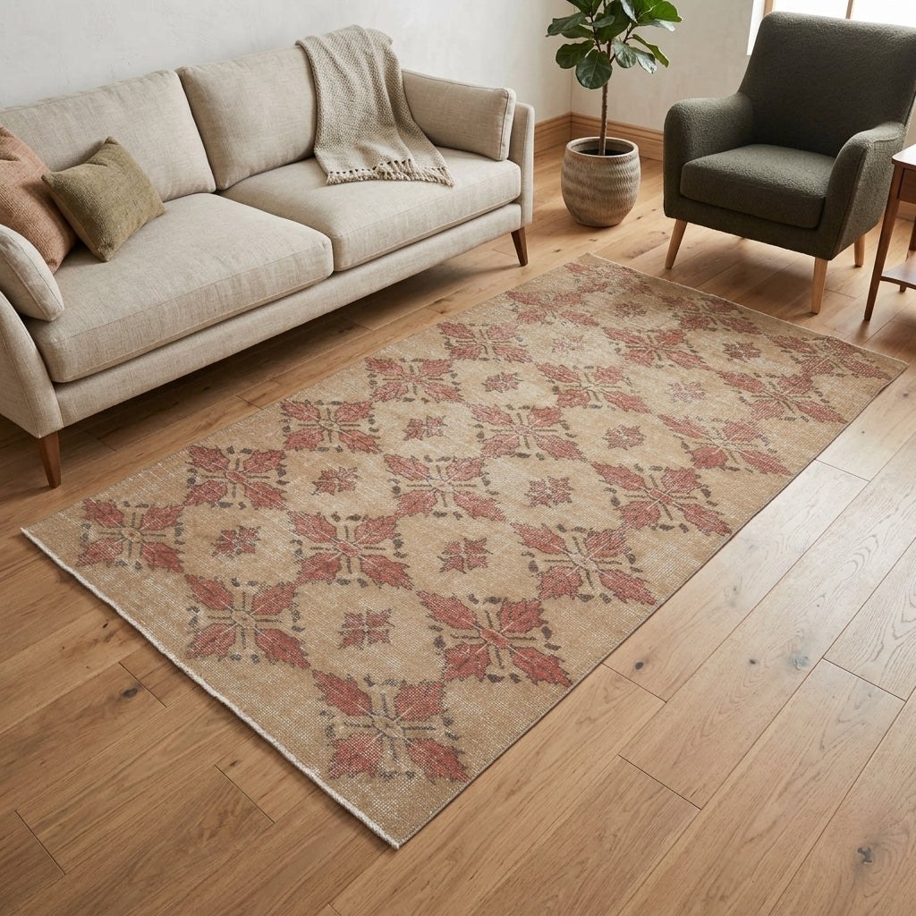 Ikat pattern on the Hurrembahar vintage area rug – handmade in Anatolia, Turkey