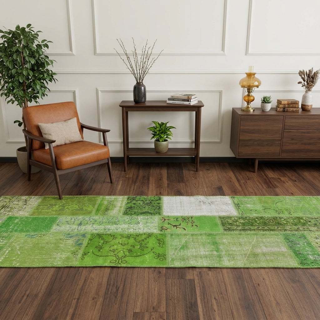 Pattern on the Pertevniyal vintage patchwork runner rug – handmade in Anatolia, Turkey