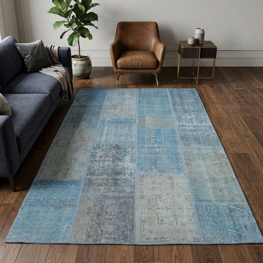 Solid pattern on the Humasu vintage patchwork area rug – handmade in Anatolia, Turkey