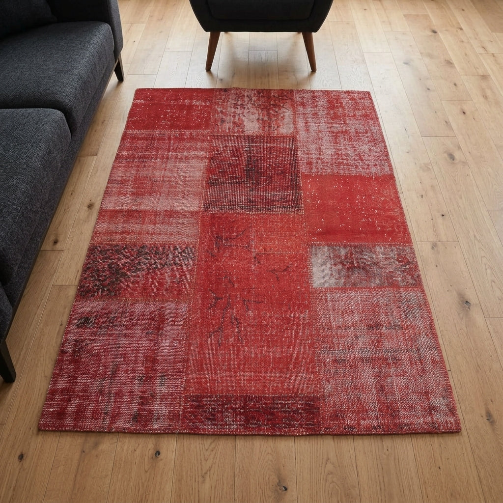 Solid pattern on the Halaura vintage patchwork area rug – handmade in Anatolia, Turkey