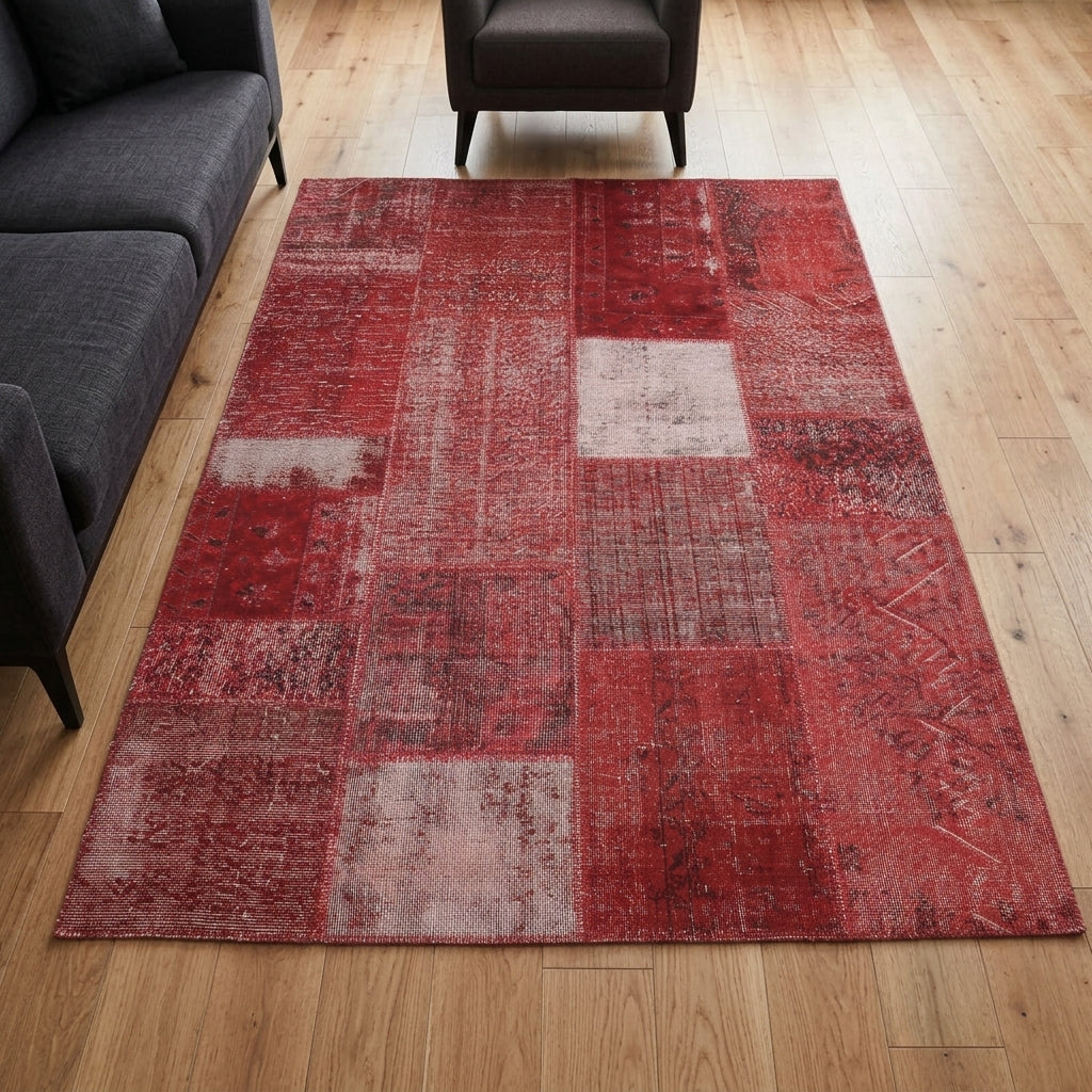 Solid pattern on the Cleorhode vintage patchwork area rug – handmade in Anatolia, Turkey