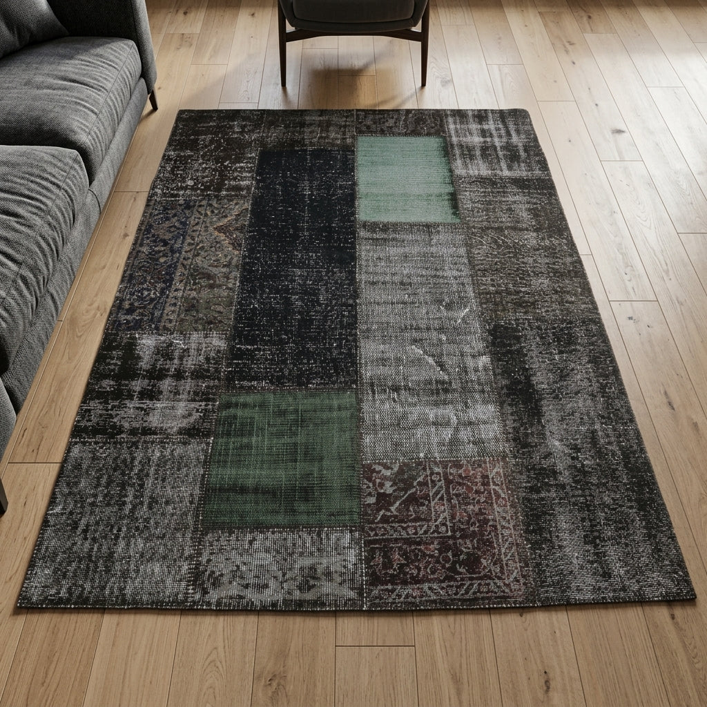 Solid pattern on the Chrysosela vintage patchwork area rug – handmade in Anatolia, Turkey