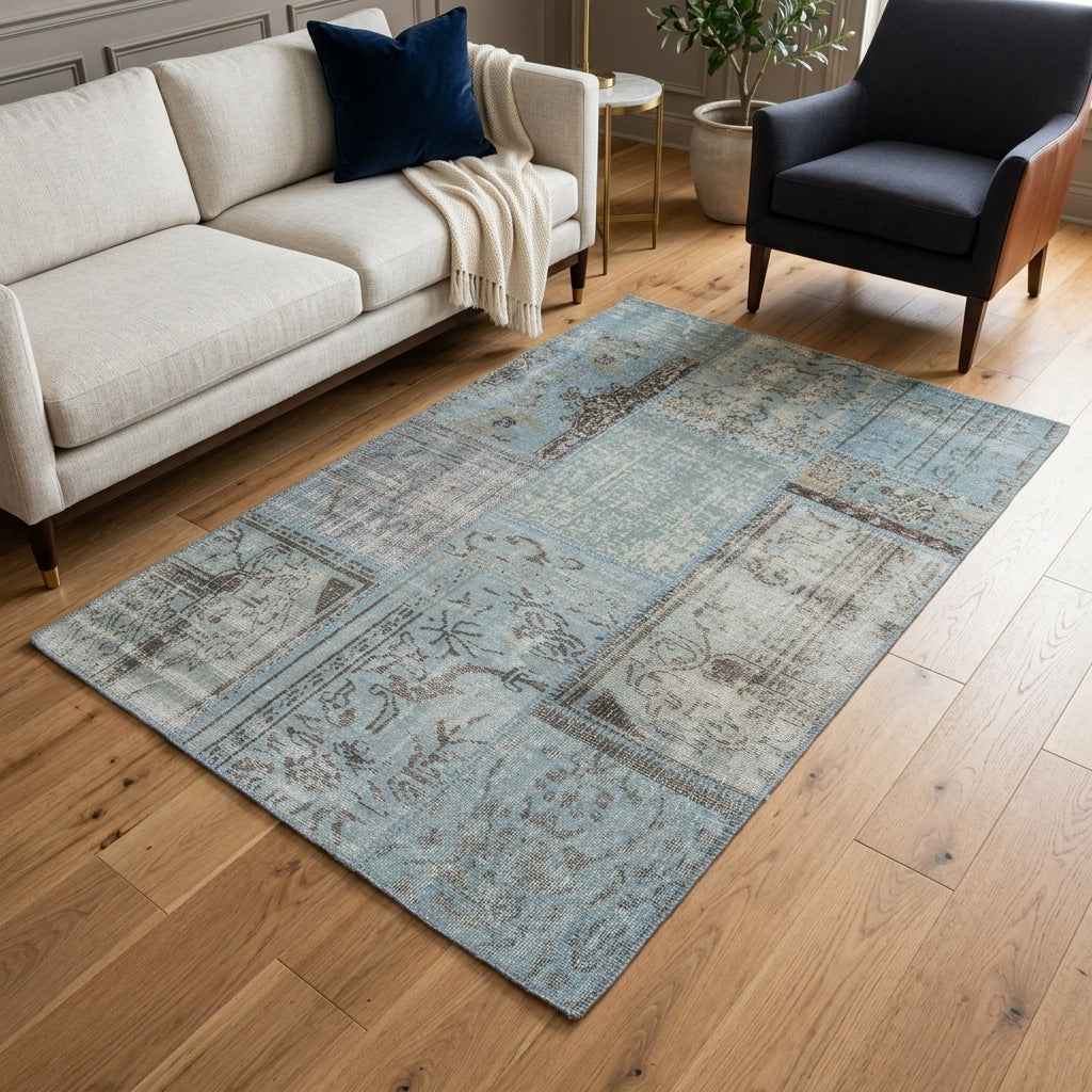 Pattern on the Hesperpetra vintage patchwork area rug – handmade in Anatolia, Turkey