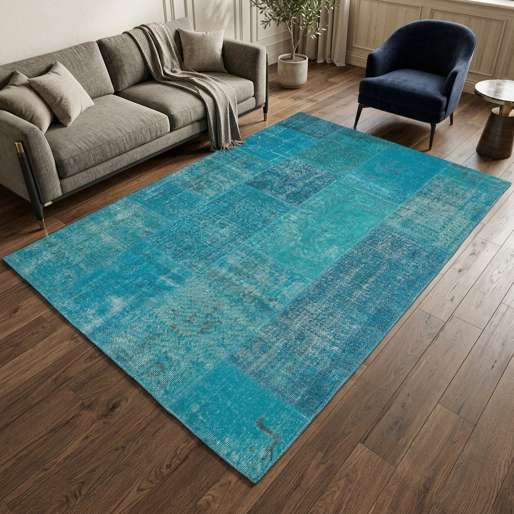 Abstract pattern on the Hedyphone vintage patchwork area rug – handmade in Anatolia, Turkey