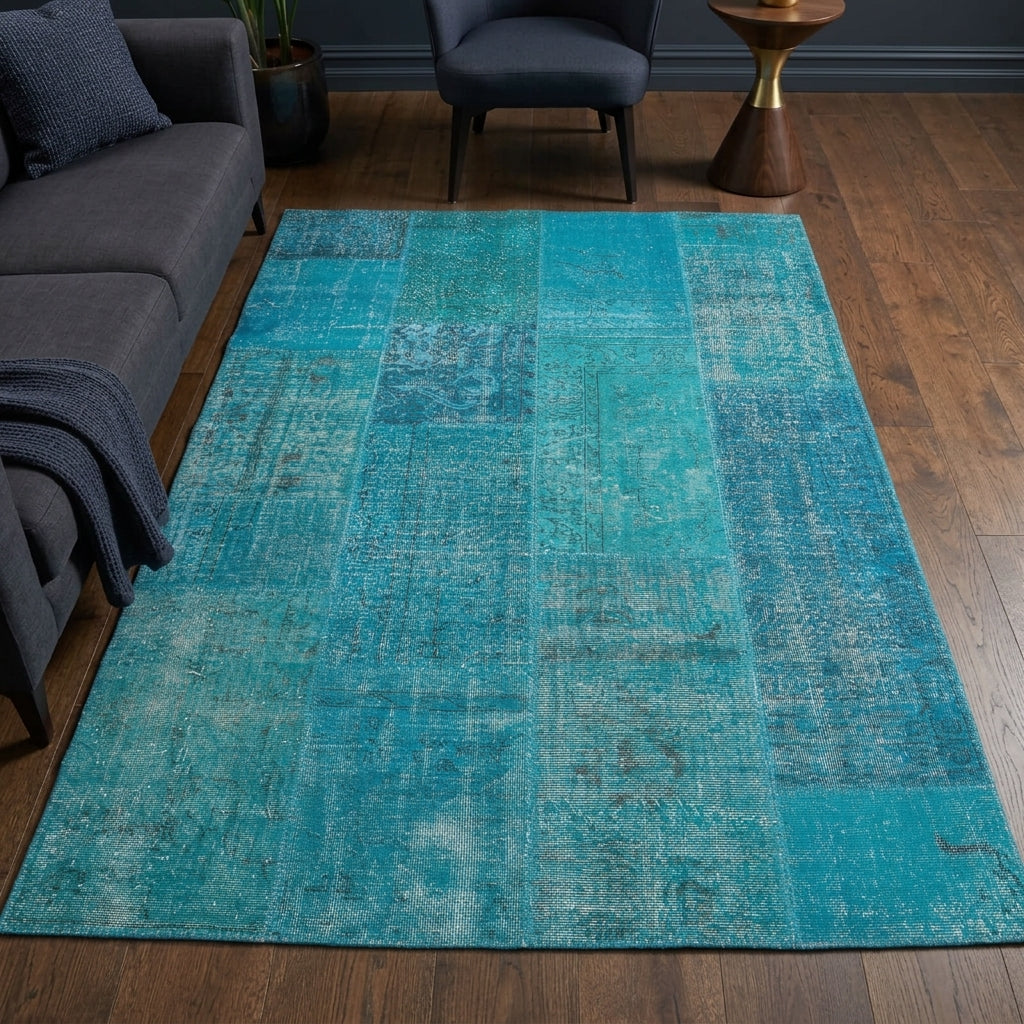 Abstract pattern on the Hedyphone vintage patchwork area rug – handmade in Anatolia, Turkey