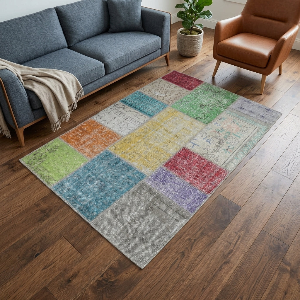 Solid pattern on the Hedyboule vintage patchwork area rug – handmade in Anatolia, Turkey