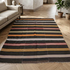 Striped pattern on the Guranda vintage kilim rug – handwoven flatweave in Anatolia, Turkey