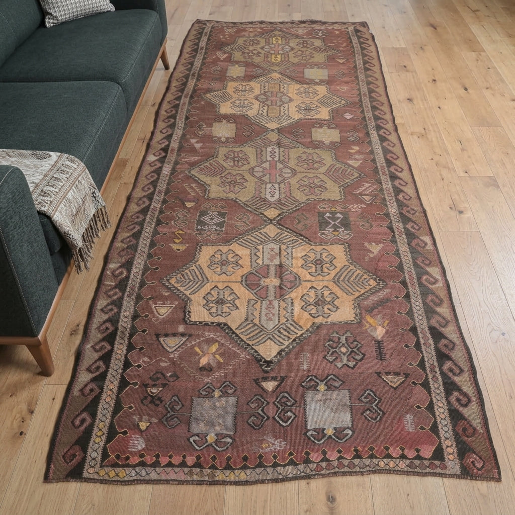 Ikat pattern on the Nargiz vintage kilim runner rug – handwoven flatweave in Anatolia, Turkey