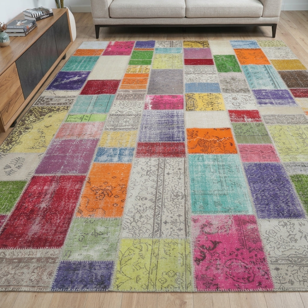 Tribal pattern on the Zenosthene Gazel vintage patchwork area rug – handmade in Anatolia, Turkey