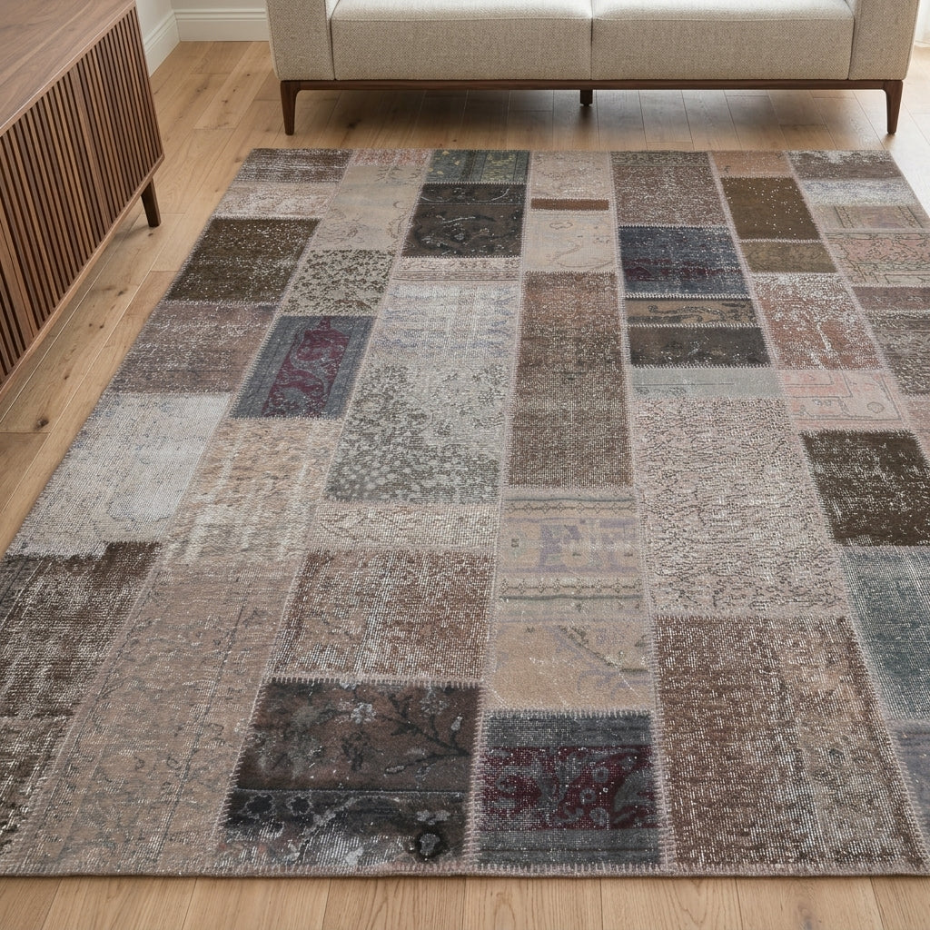 Solid pattern on the Zambakpeyker Georgette vintage patchwork area rug – handmade in Anatolia, Turkey