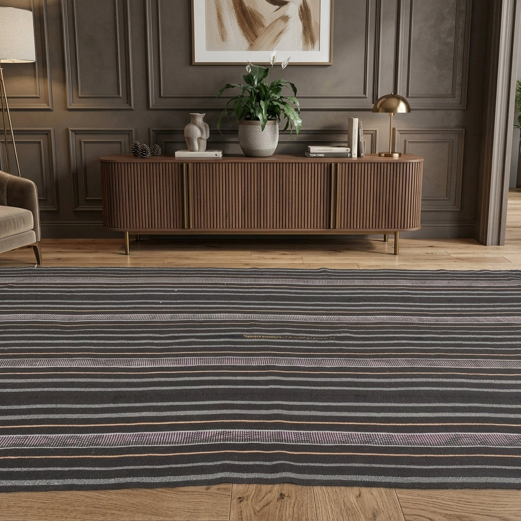 Striped pattern on the Serinkusa Hazal vintage kilim rug – handwoven flatweave in Sivas, Turkey
