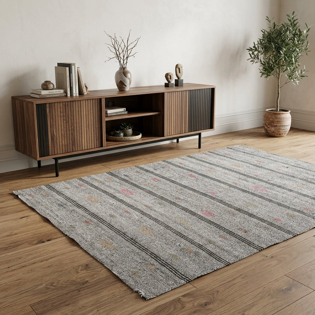 Striped pattern on the Egesah vintage kilim rug – handwoven flatweave in Anatolia, Turkey