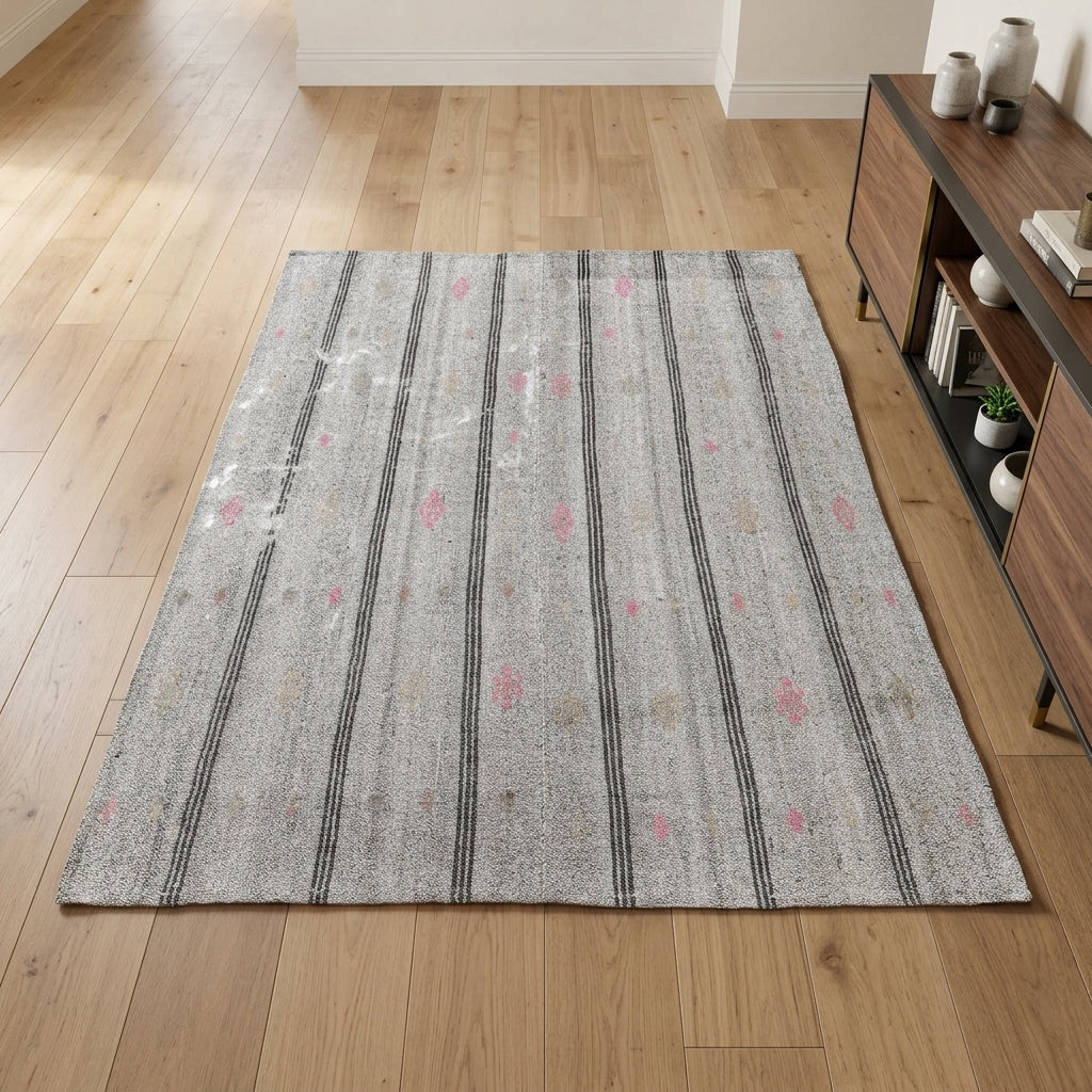 Striped pattern on the Egesah vintage kilim rug – handwoven flatweave in Anatolia, Turkey