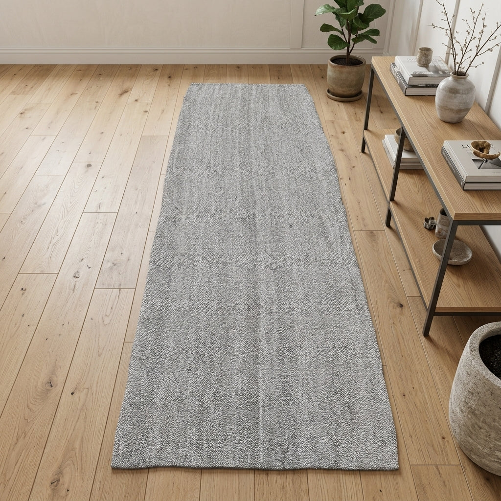 Solid pattern on the Toprakay vintage kilim runner rug – handwoven flatweave in Anatolia, Turkey