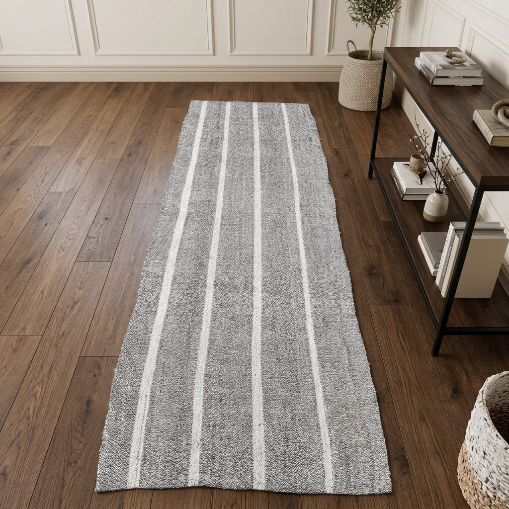 Striped pattern on the Timorhoda vintage kilim runner rug – handwoven flatweave in Anatolia, Turkey