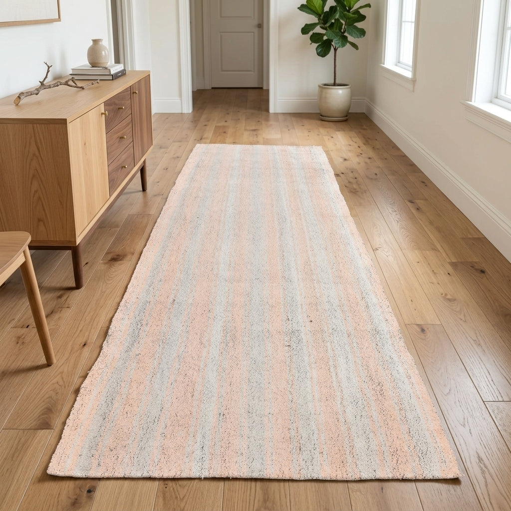 Solid pattern on the Theomelpe vintage kilim runner rug – handwoven flatweave in Anatolia, Turkey