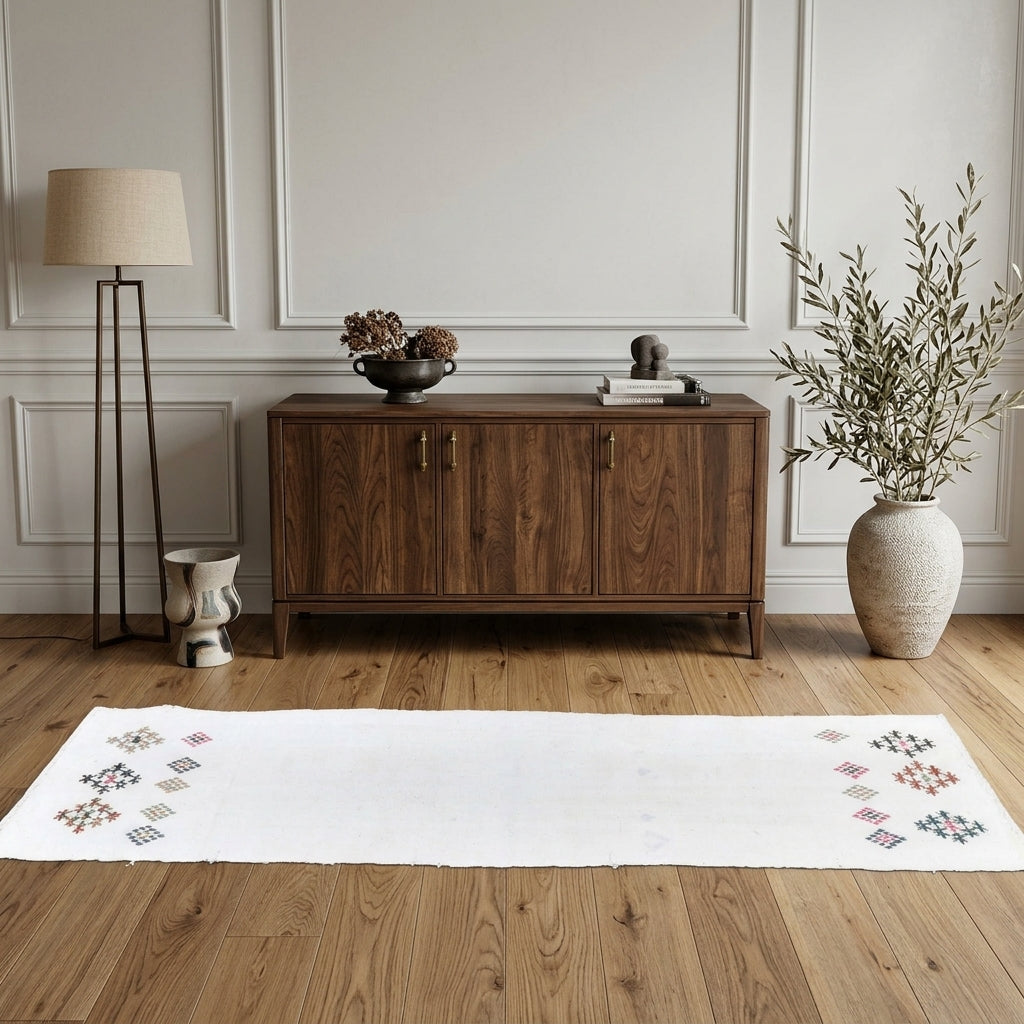 Solid pattern on the Terpsirhoe vintage kilim runner rug – handwoven flatweave in Anatolia, Turkey