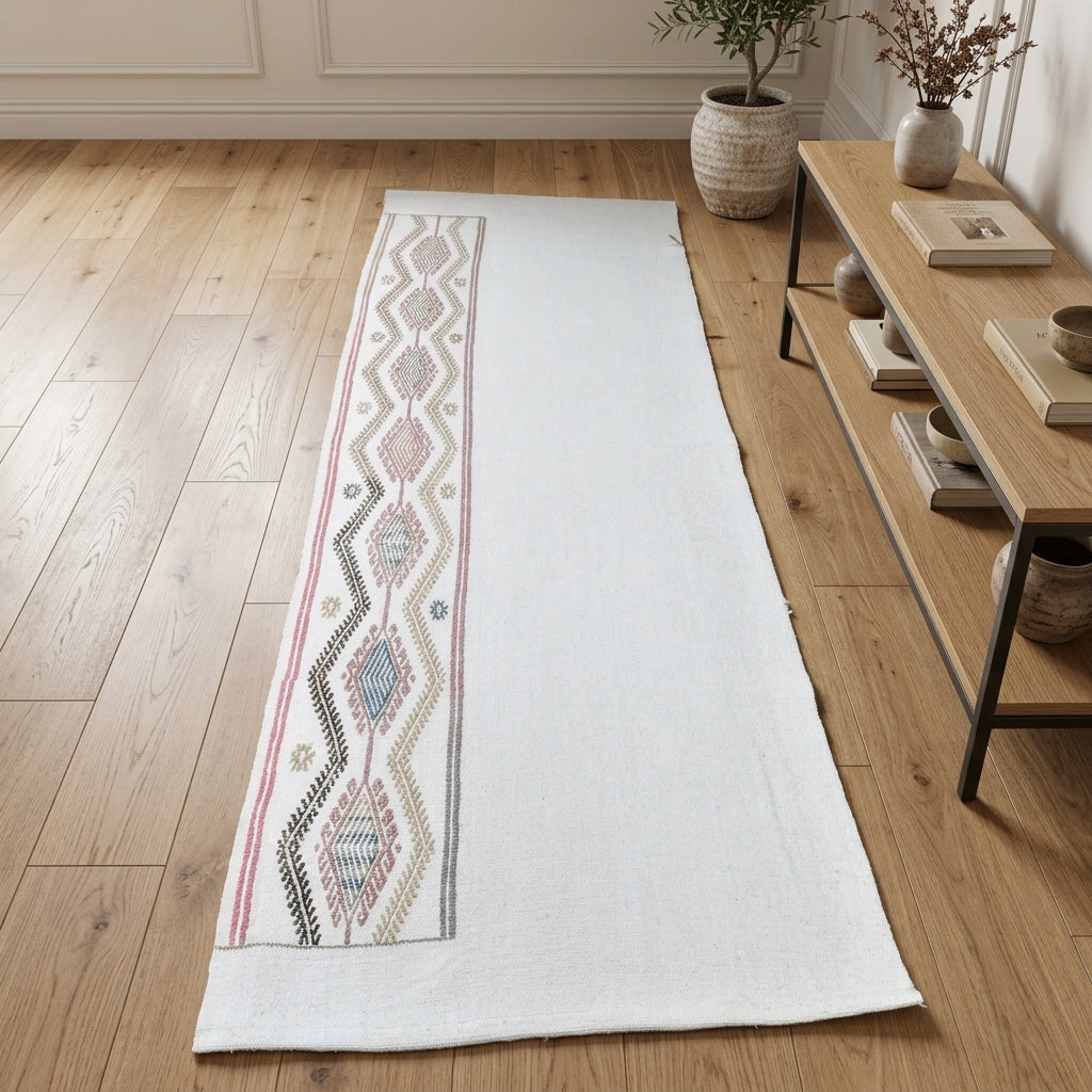 Ikat pattern on the Stenogena vintage kilim runner rug – handwoven flatweave in Anatolia, Turkey