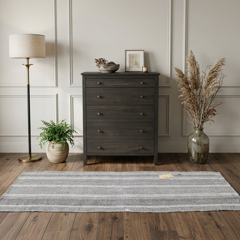 Striped pattern on the Sophraura vintage kilim runner rug – handwoven flatweave in Anatolia, Turkey