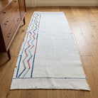 Solid pattern on the Sideraura vintage kilim runner rug – handwoven flatweave in Anatolia, Turkey