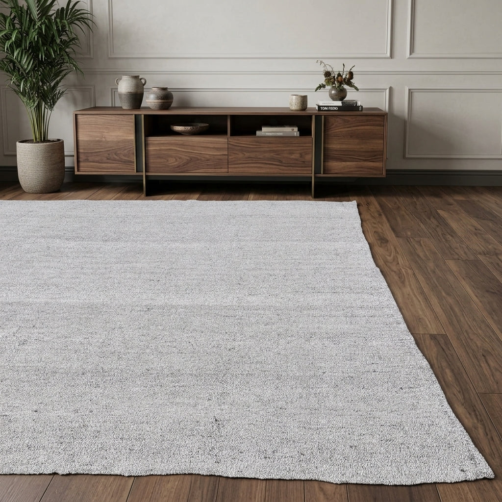 Solid pattern on the Ecesultan vintage kilim rug – handwoven flatweave in Anatolia, Turkey