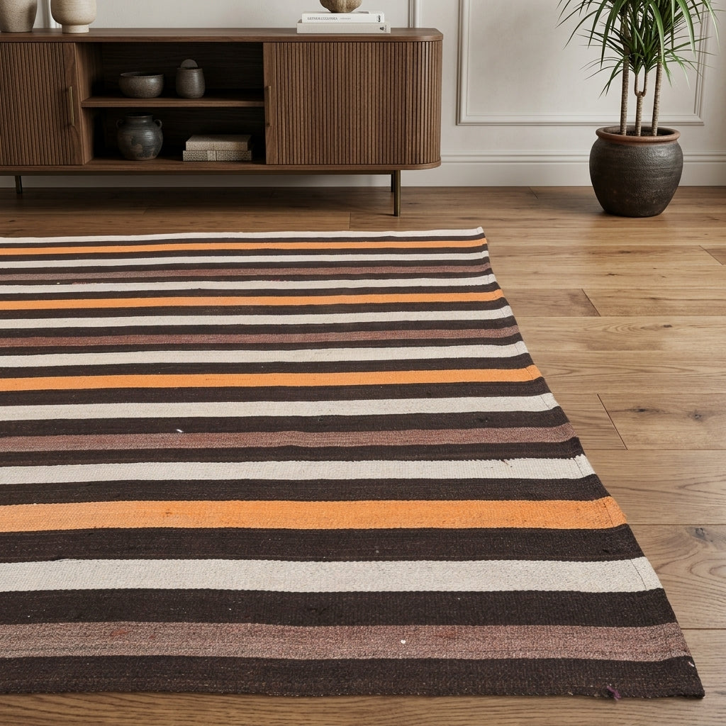 Striped pattern on the Dut vintage kilim rug – handwoven flatweave in Anatolia, Turkey