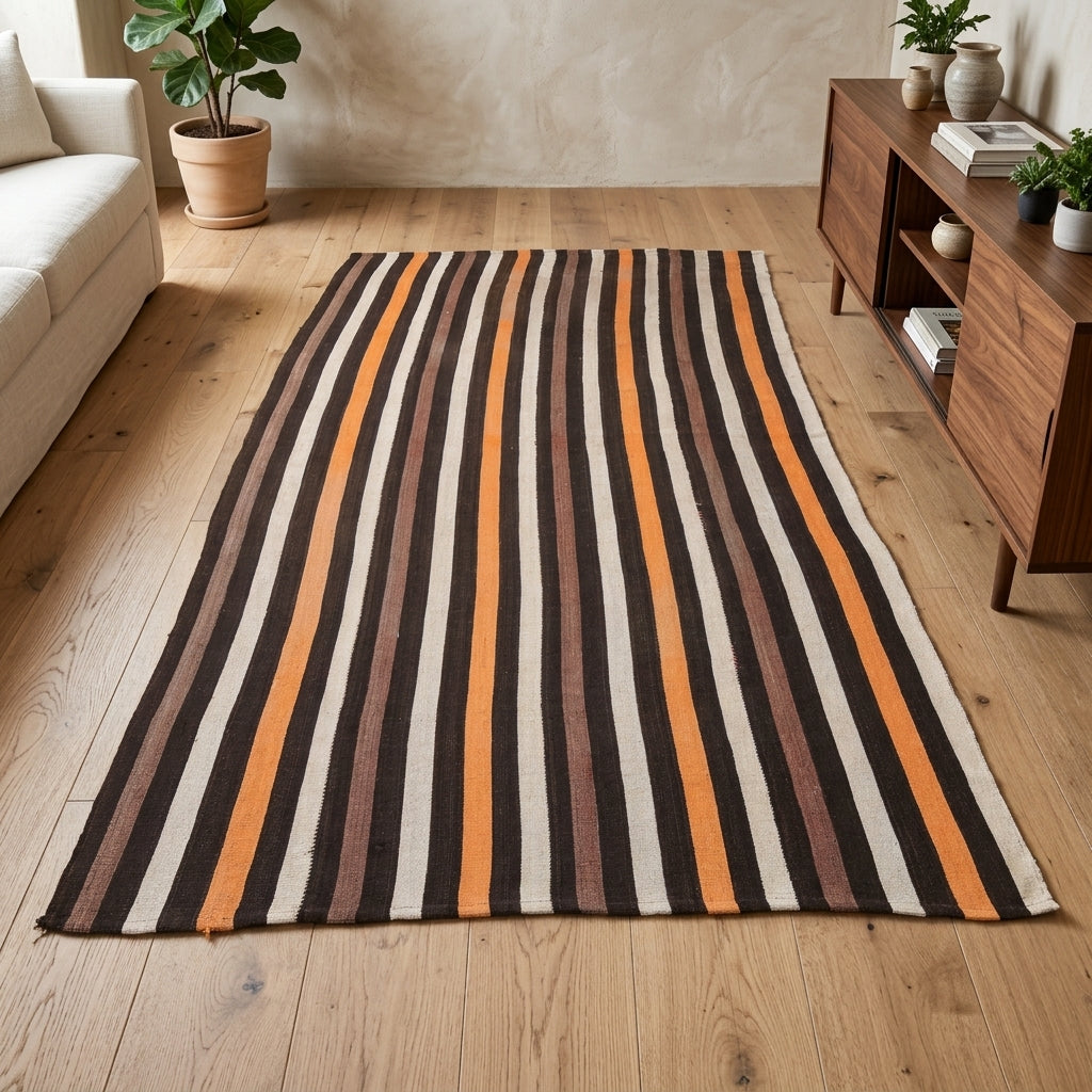 Striped pattern on the Dut vintage kilim rug – handwoven flatweave in Anatolia, Turkey