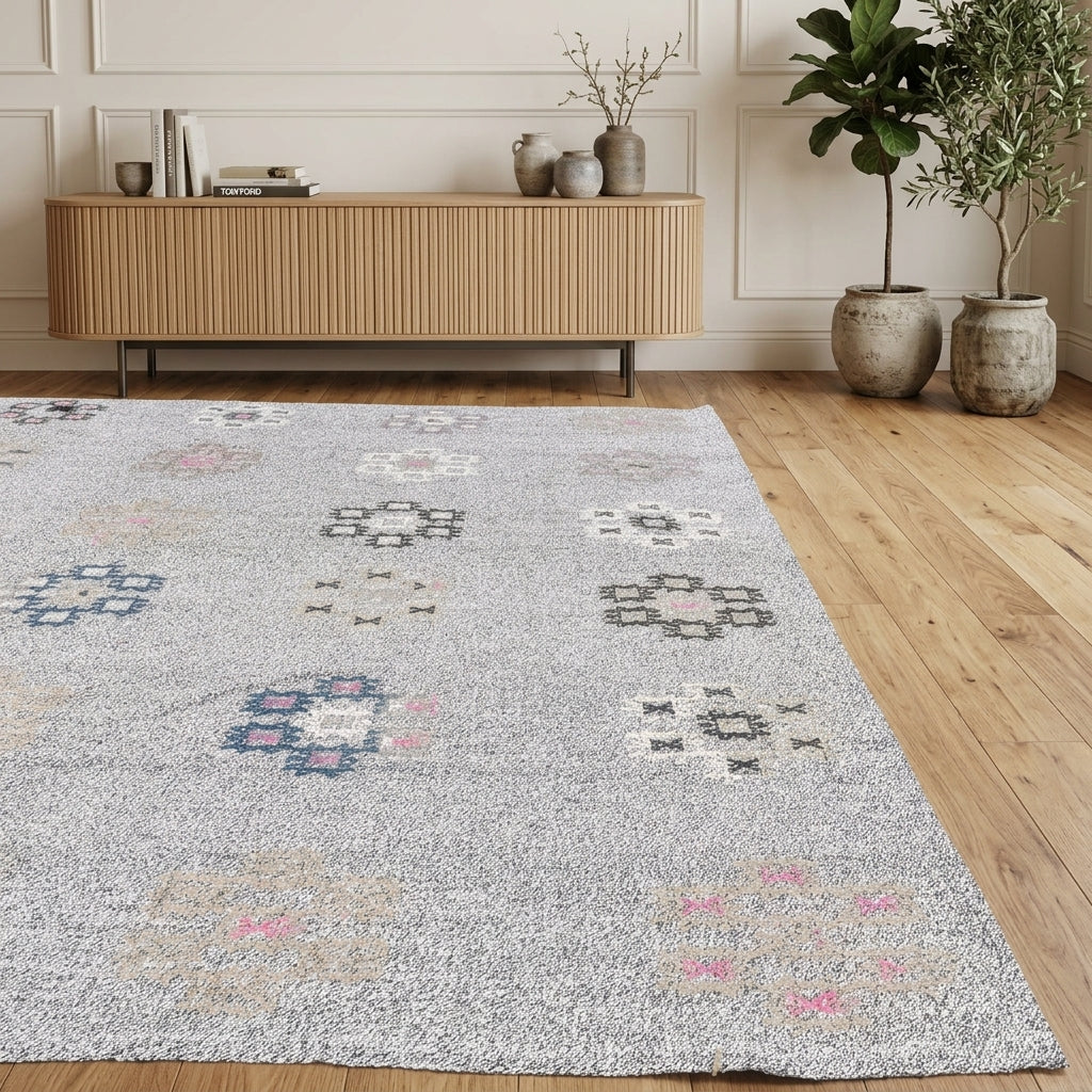 Ikat pattern on the Durusu vintage kilim rug – handwoven flatweave in Anatolia, Turkey