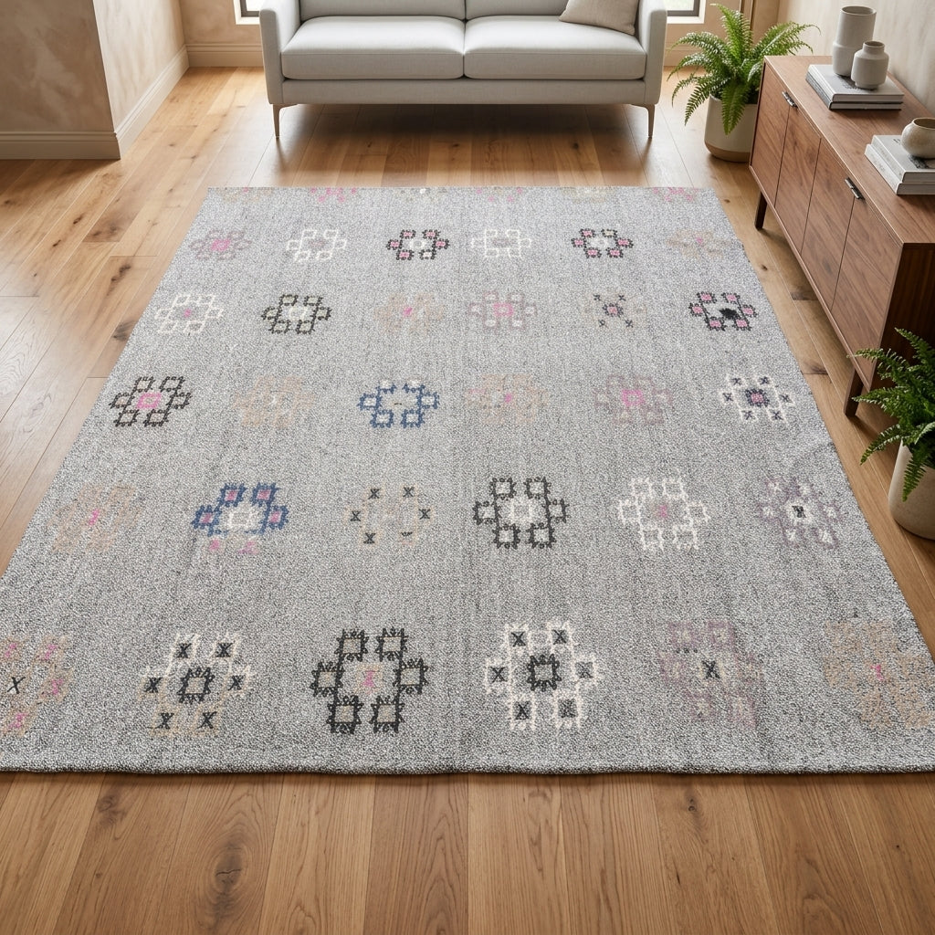 Ikat pattern on the Durusu vintage kilim rug – handwoven flatweave in Anatolia, Turkey