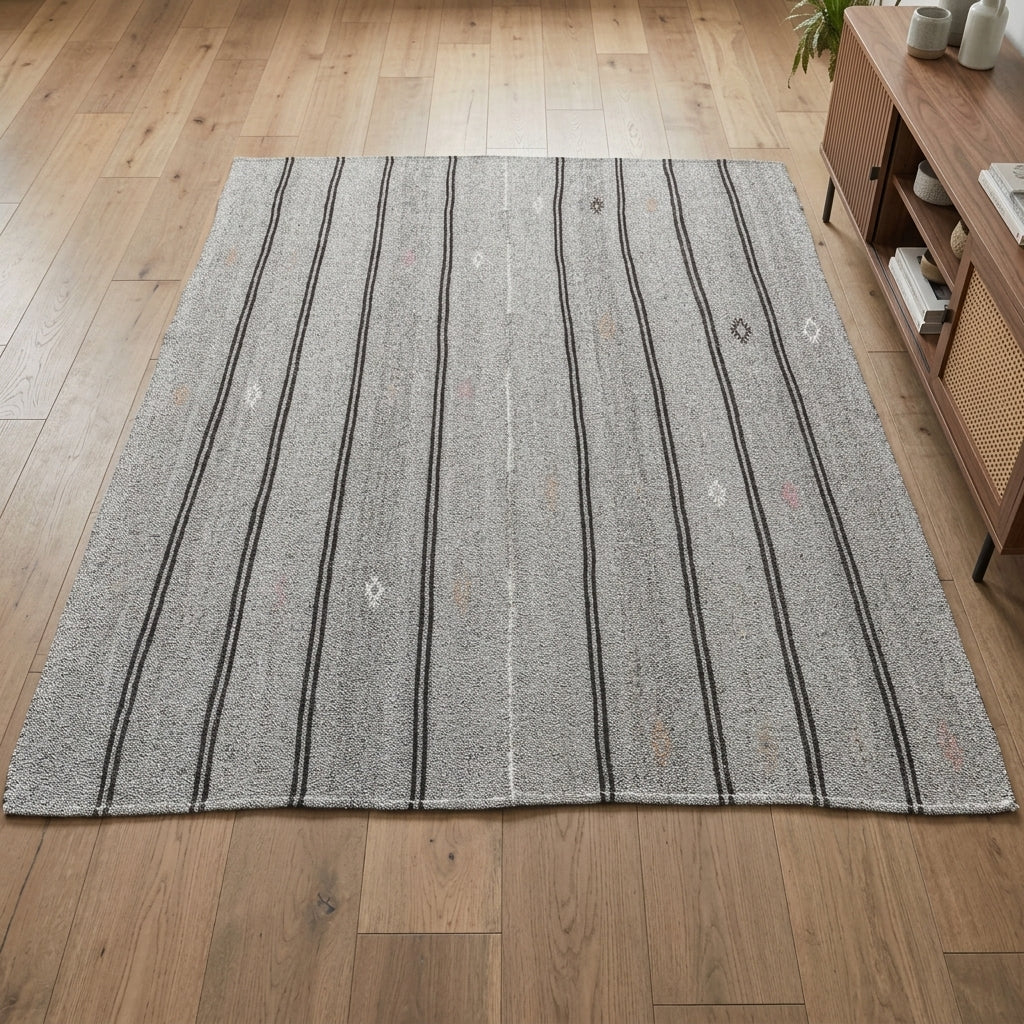 Pattern on the Kadifekusa vintage kilim rug – handwoven flatweave in Anatolia, Turkey