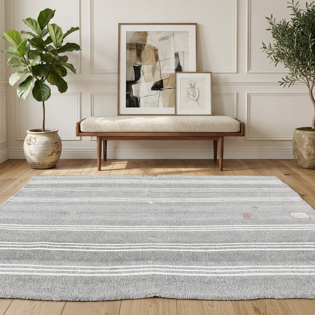 Striped pattern on the Kadifeban vintage kilim rug – handwoven flatweave in Anatolia, Turkey