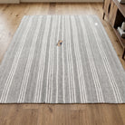 Striped pattern on the Dildeniz vintage kilim rug – handwoven flatweave in Anatolia, Turkey