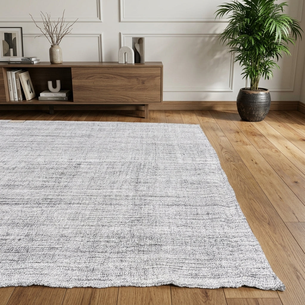 Solid pattern on the Dilber vintage kilim rug – handwoven flatweave in Anatolia, Turkey