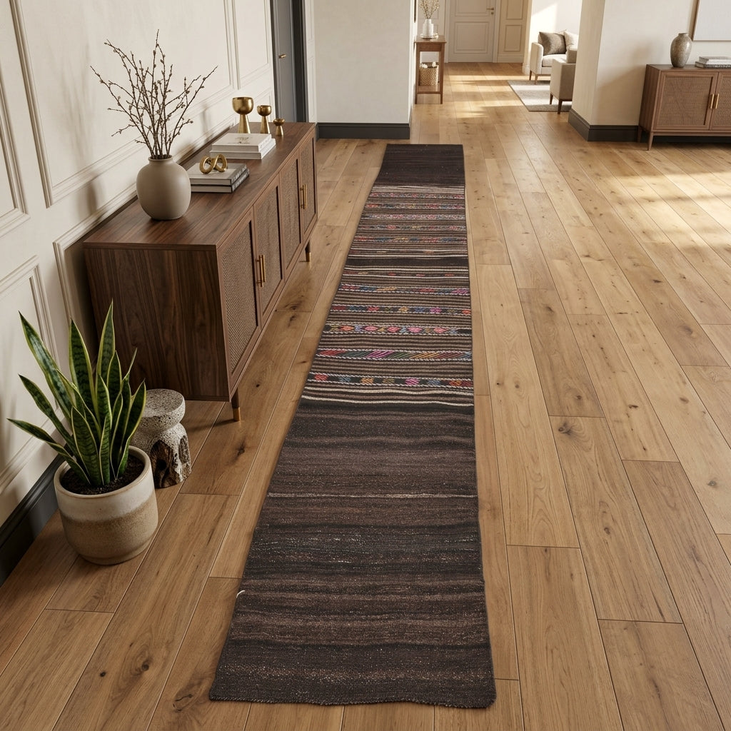 Tribal pattern on the Serinsema vintage kilim runner rug – handwoven flatweave in Anatolia, Turkey