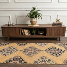 Oriental pattern on the Chrysogena vintage runner rug – handmade in Anatolia, Turkey