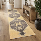 Geometric pattern on the Ahucihan vintage runner rug – handmade in Anatolia, Turkey