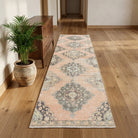 Oriental pattern on the Aynur vintage runner rug – handmade in Anatolia, Turkey