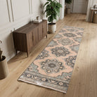 Oriental pattern on the Asterophrosyne vintage runner rug – handmade in Anatolia, Turkey