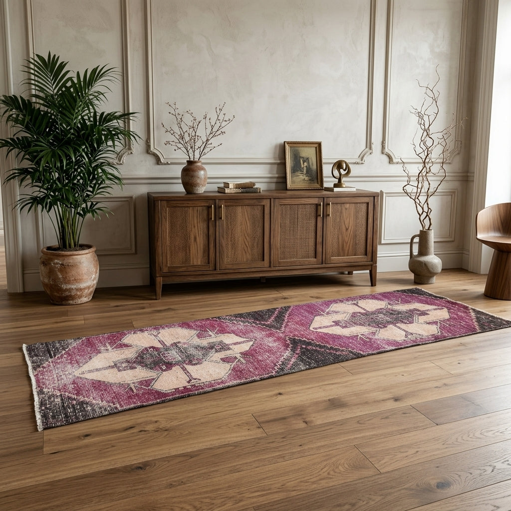 Geometric pattern on the Kyritima vintage runner rug – handmade in Anatolia, Turkey