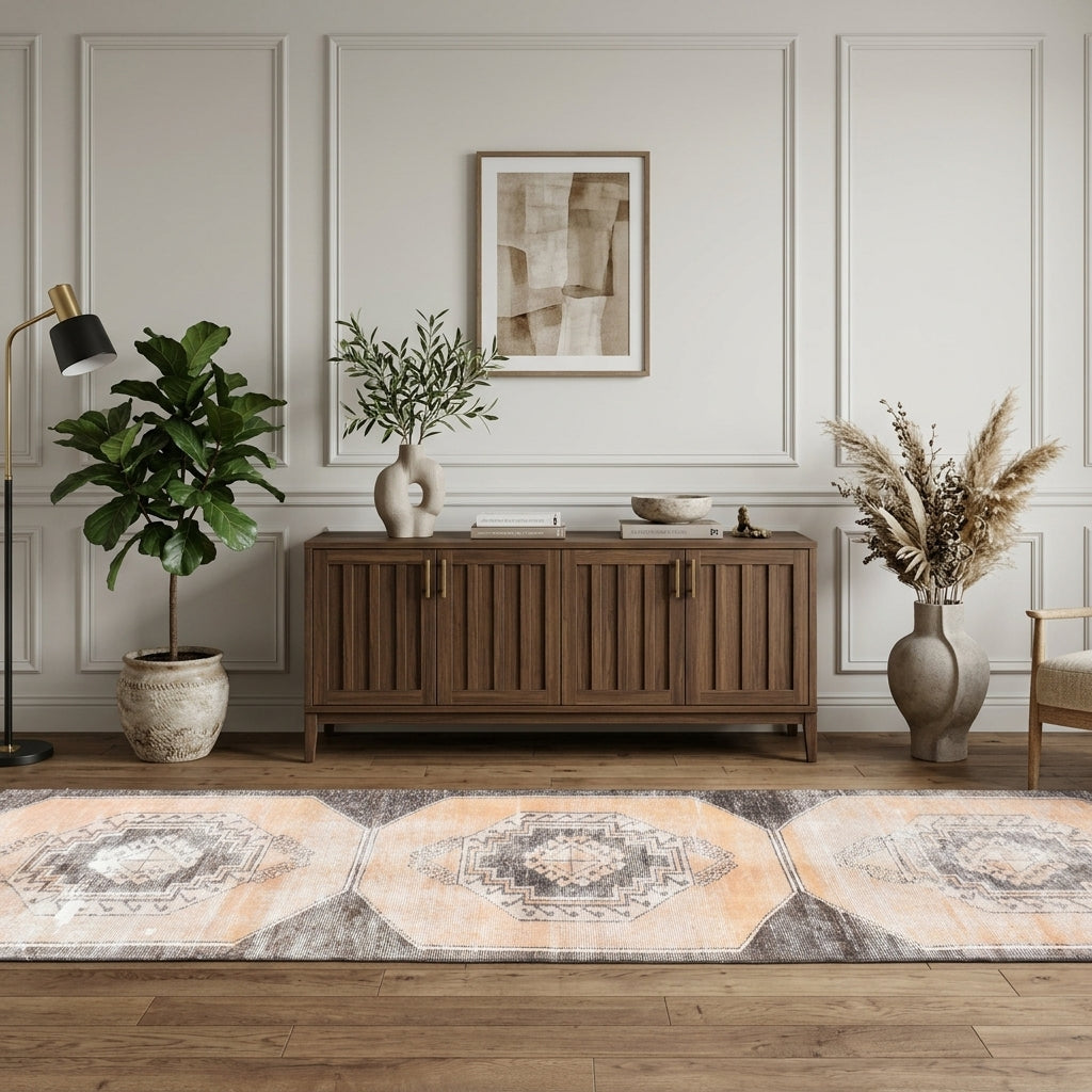 Geometric pattern on the Kirazgul distressed vintage runner rug – handmade in Anatolia, Turkey