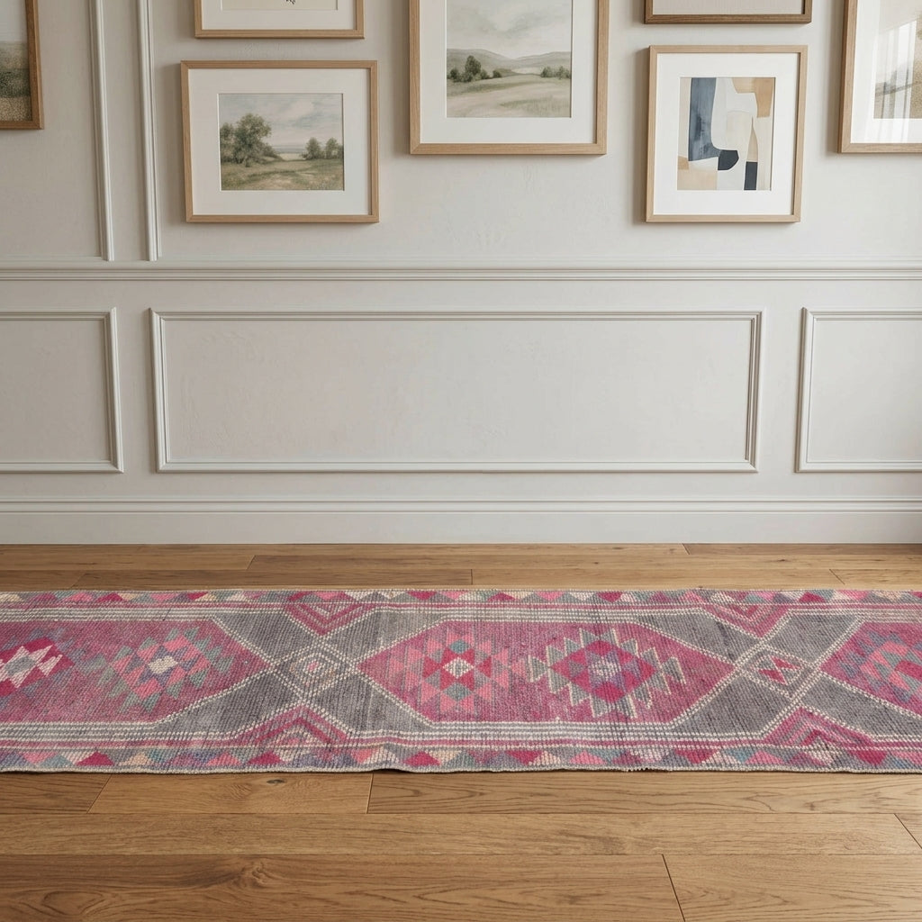 Ikat pattern on the Kevserperi vintage runner rug – handmade in Anatolia, Turkey