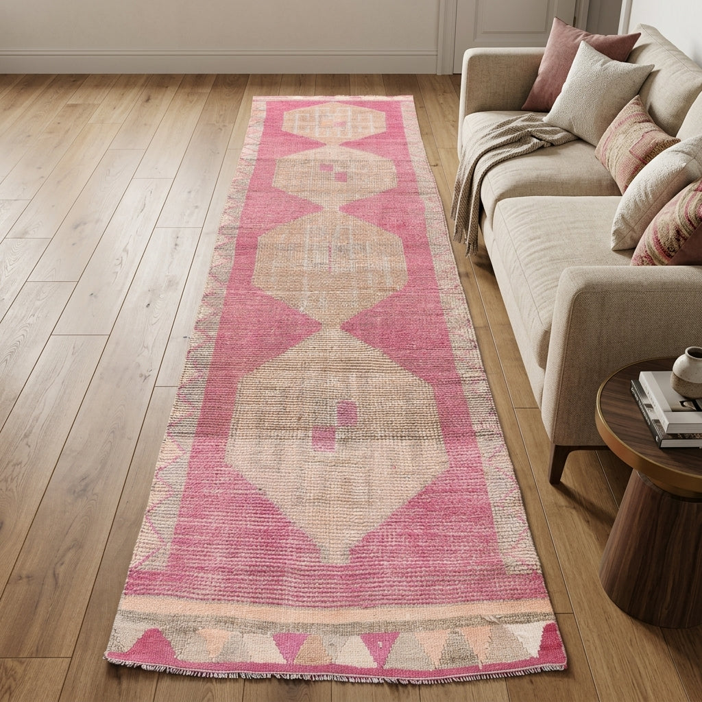 Geometric pattern on the Melihenur vintage runner rug – handmade in Anatolia, Turkey