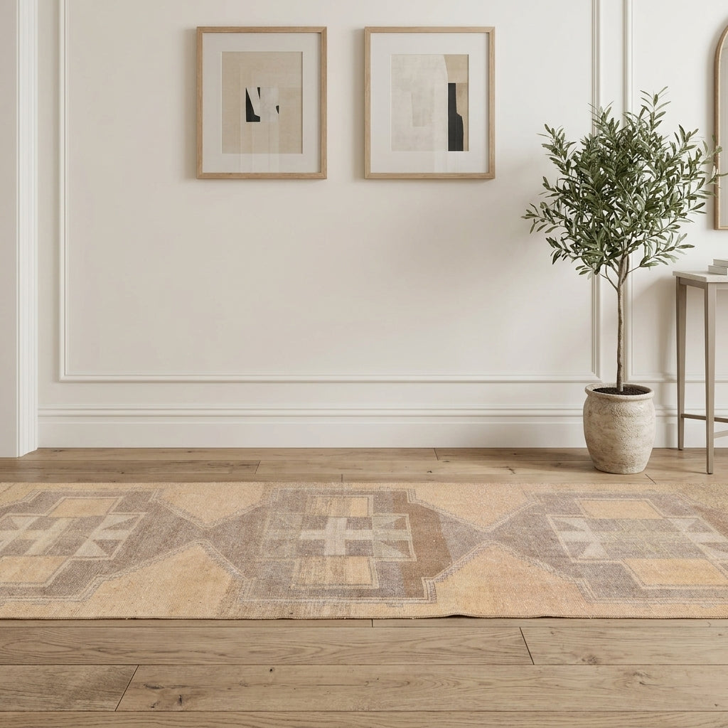 Ikat pattern on the Gokpezir vintage runner rug – handmade in Anatolia, Turkey