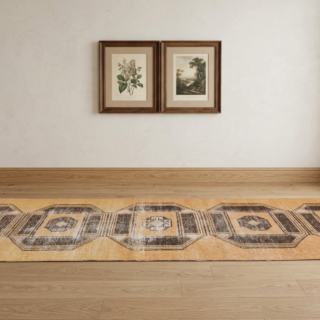 Solid pattern on the Goknaz vintage runner rug – handmade in Anatolia, Turkey