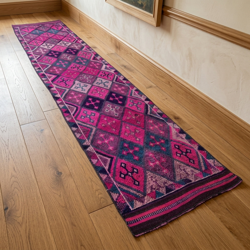 Ikat pattern on the Galatea vintage runner rug – handmade in Anatolia, Turkey