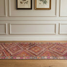 Geometric pattern on the Firuzefsan vintage runner rug – handmade in Anatolia, Turkey