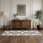 Ikat pattern on the Eleuthelyra vintage runner rug – handmade in Anatolia, Turkey