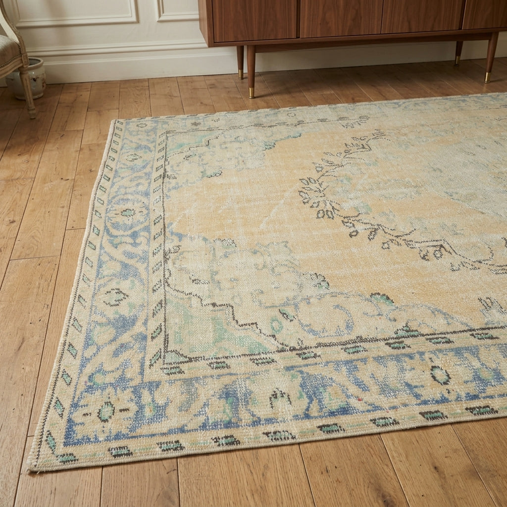 Oriental pattern on the Bolu antique washed vintage area rug – handmade in Anatolia, Turkey