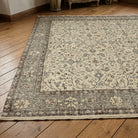 Floral pattern on the Berrakruh vintage area rug – handmade in Anatolia, Turkey