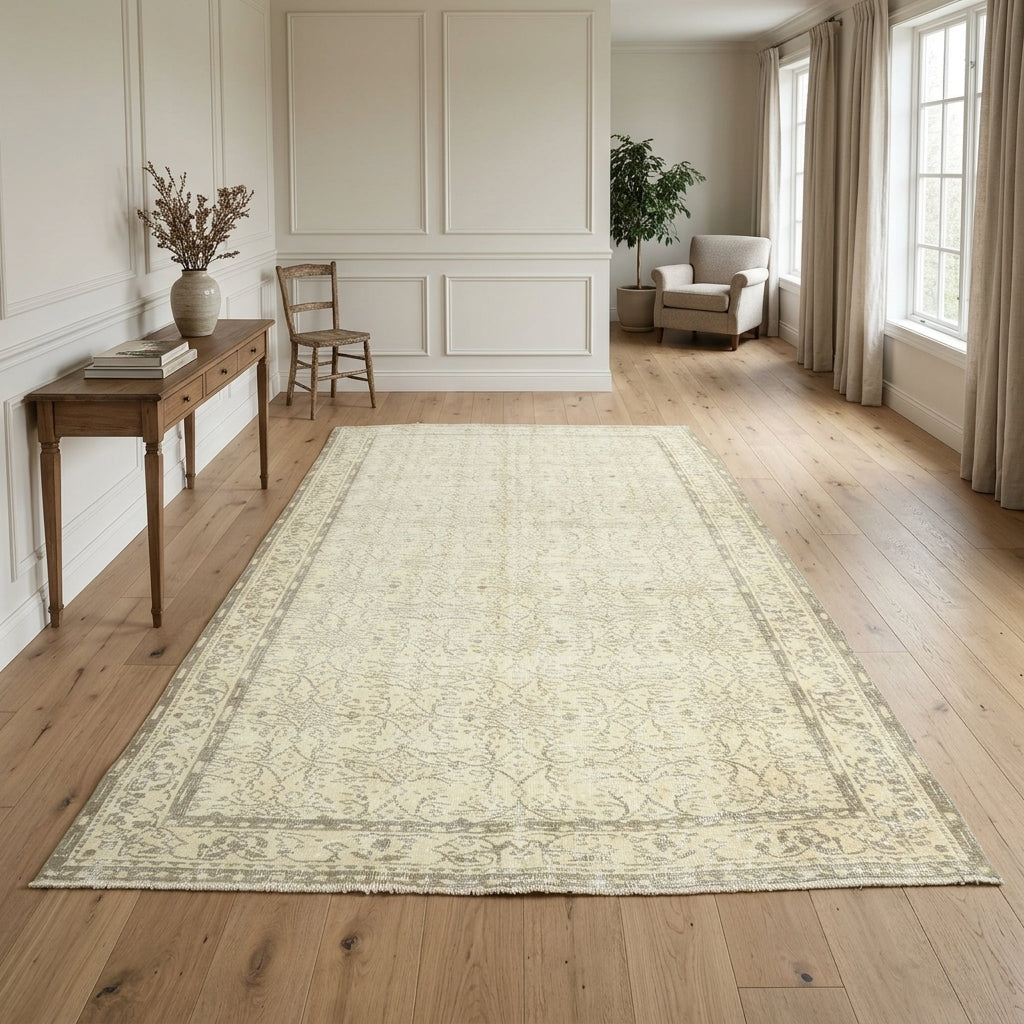 Bordered and floral pattern on the Atlassen antique washed vintage area rug – handmade in Anatolia, Turkey